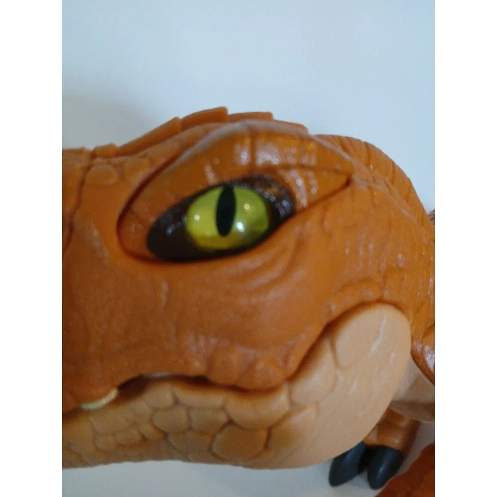 JURASSIC WORLD THRASHIN ACTION T-REX DINOSAUR MATTEL 2021